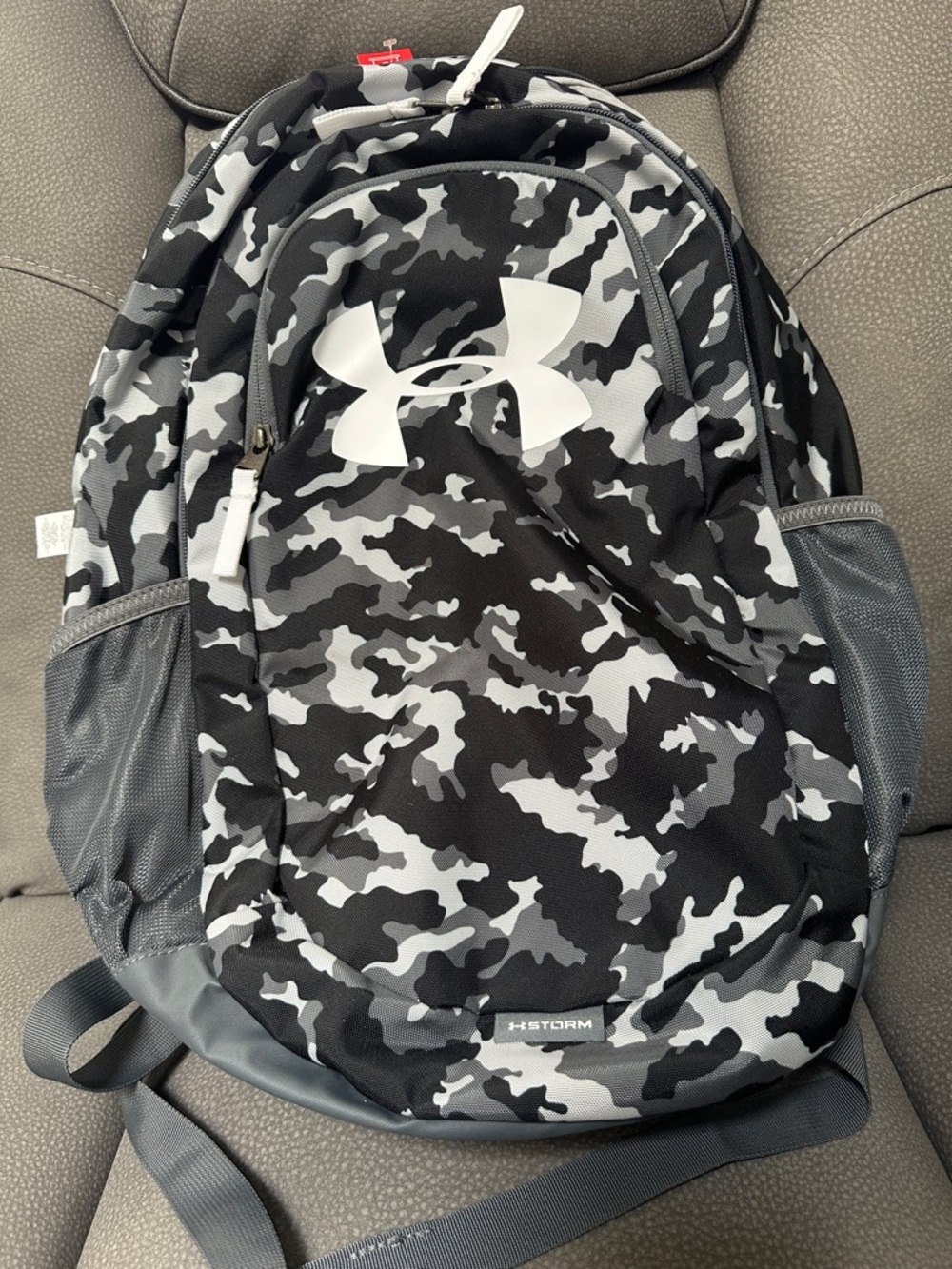 Under Armour Men’s Black & Gray Camo Backpack with White Accents - Picture 9 of 9